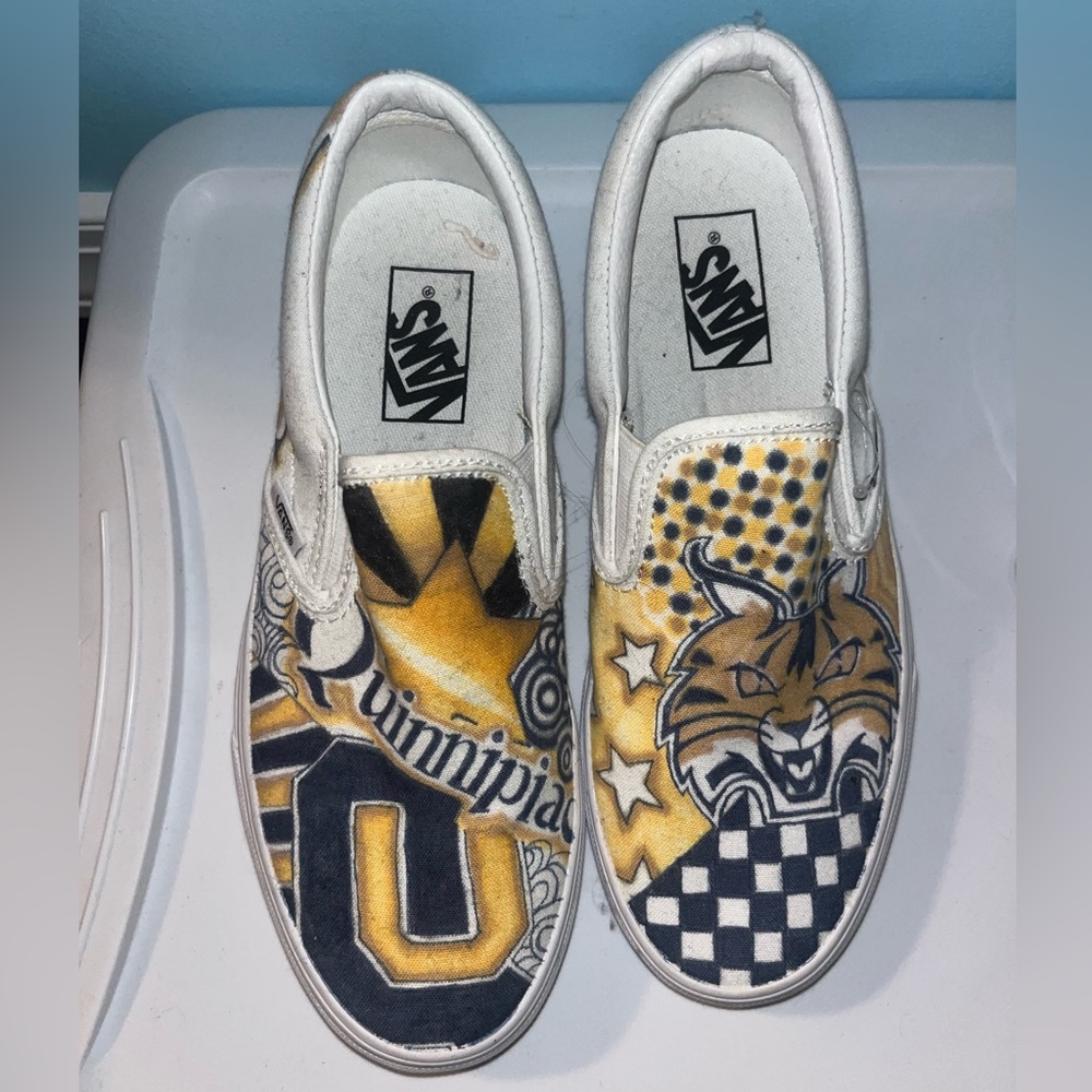 Quinnipiac custom vans size 8